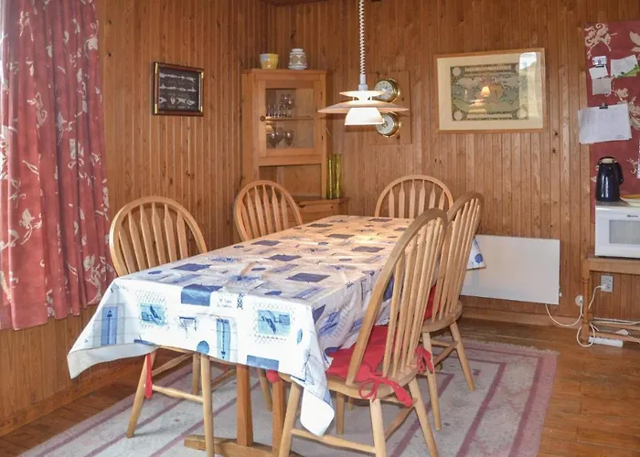 Three-bedroom In 度假居 *